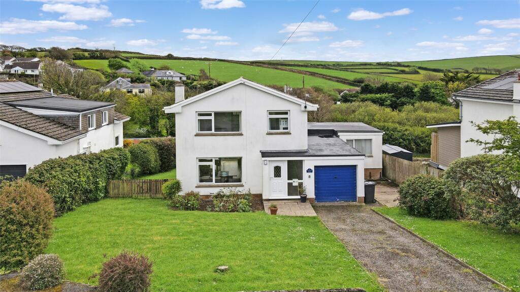 4 bedroom detached house for sale in Putsborough Close,