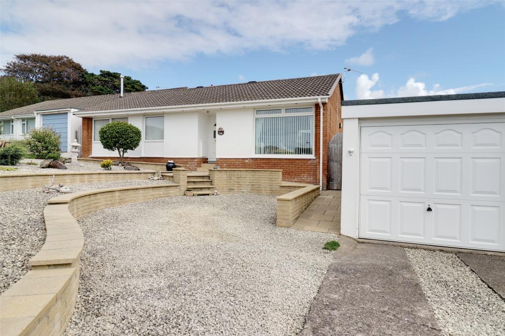3 bedroom bungalow for sale in East Meadow Road, Braunton, Devon, EX33