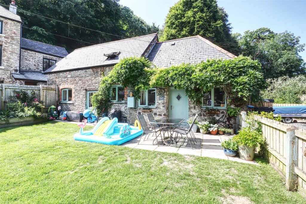 3 bedroom detached house