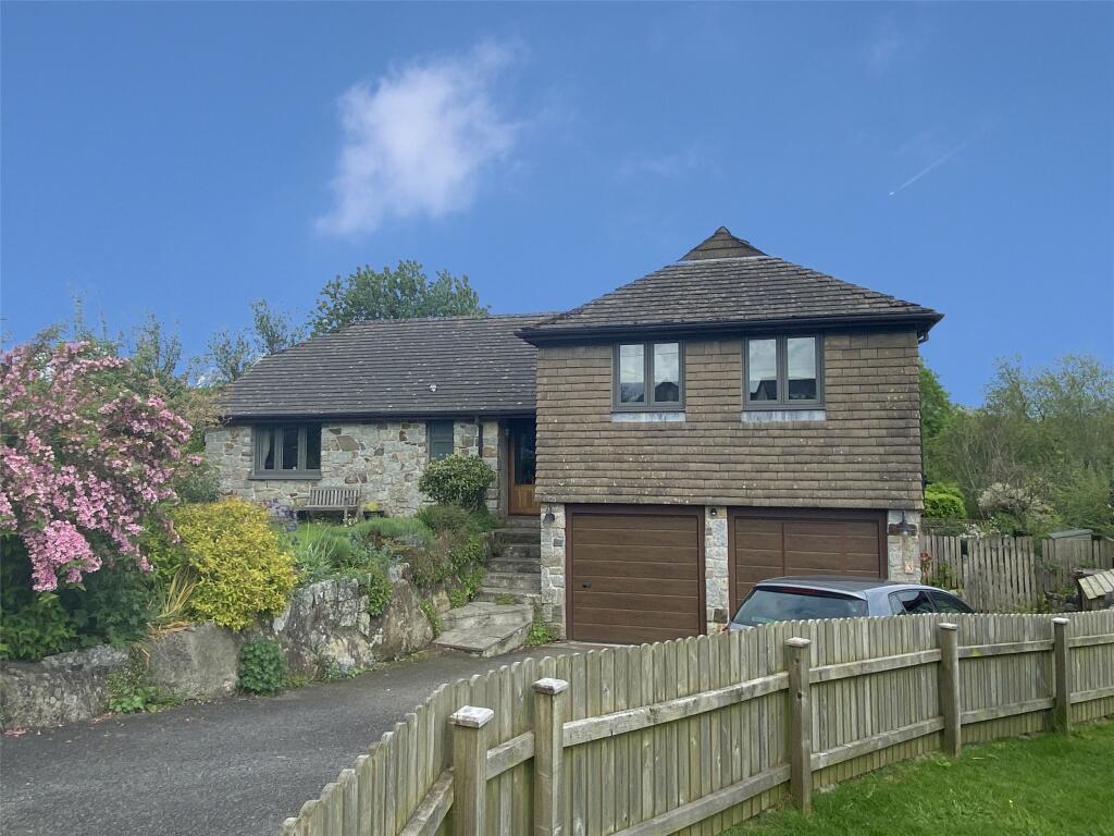 5 bedroom detached house for sale in Paddock, North Hill