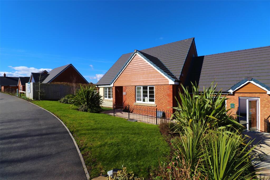2 bedroom bungalow for sale in Bee Meadow, North Road, South Molton