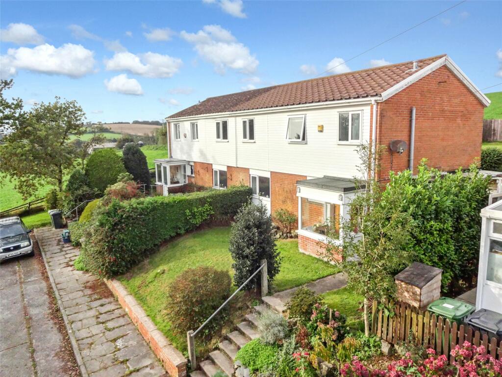 4 bedroom semidetached house for sale in Oakford Close, North Molton