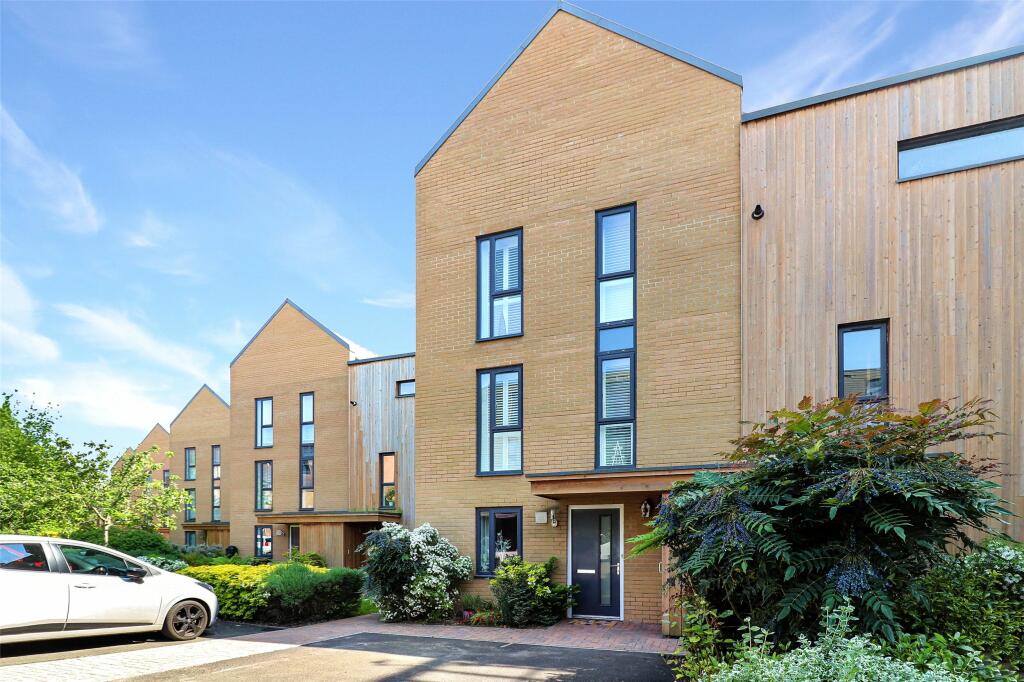 4 bedroom semidetached house for sale in Firepool View, Taunton