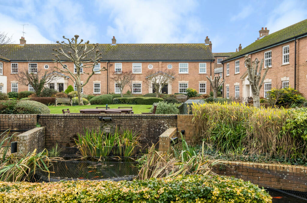 2 bedroom apartment for sale in Eastgate Gardens, Taunton, TA1