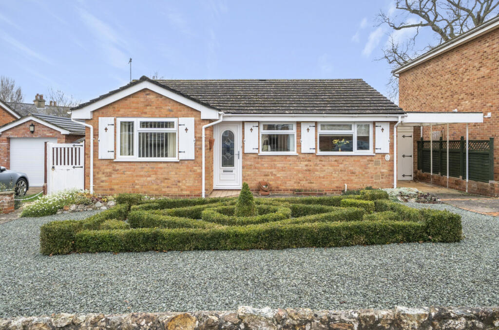 2 bedroom bungalow for sale in St. Way, Taunton, TA1