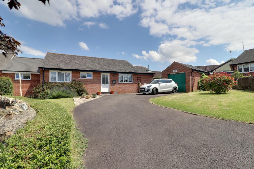 3 bedroom bungalow for sale in Fore Street, Hemyock, Cullompton, Devon