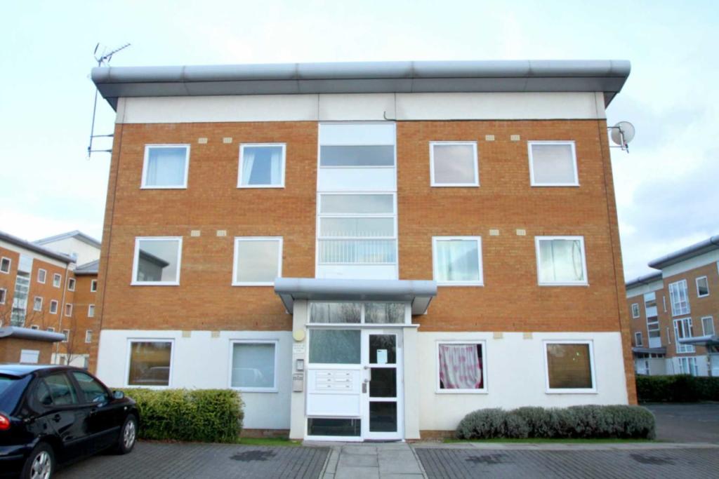 2 bedroom apartment for sale in Felixstowe Court, London,E16 2RR, E16
