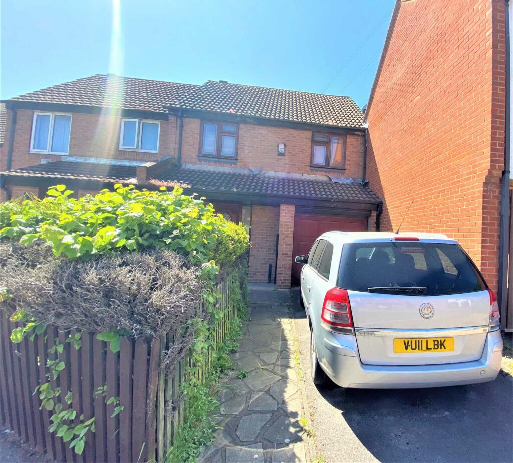 3 bedroom terraced house for sale in Linton Gardens, Beckton, E6