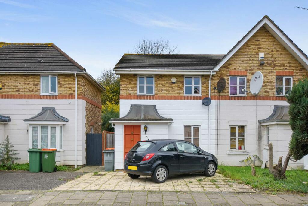 3 bedroom semidetached house for sale in Tynemouth Close, London, E6