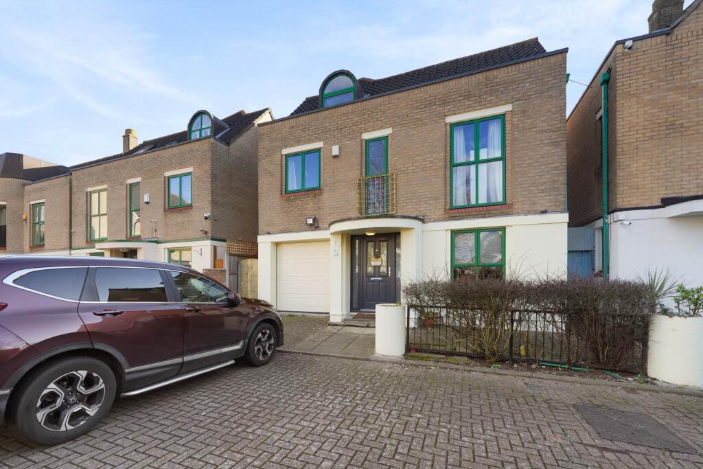 Main image of property: Redstart Close, Beckton