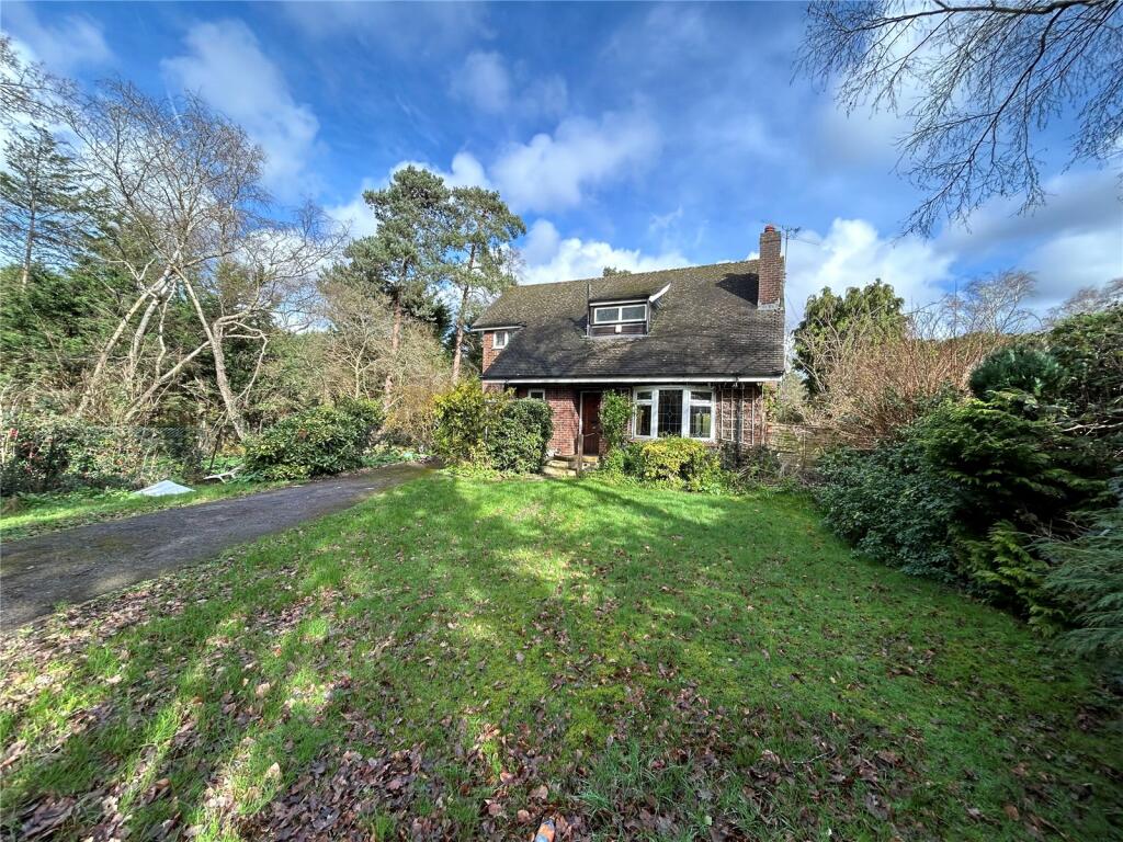 3 bedroom detached house for sale in Brackendale Close, Camberley, Surrey, GU15