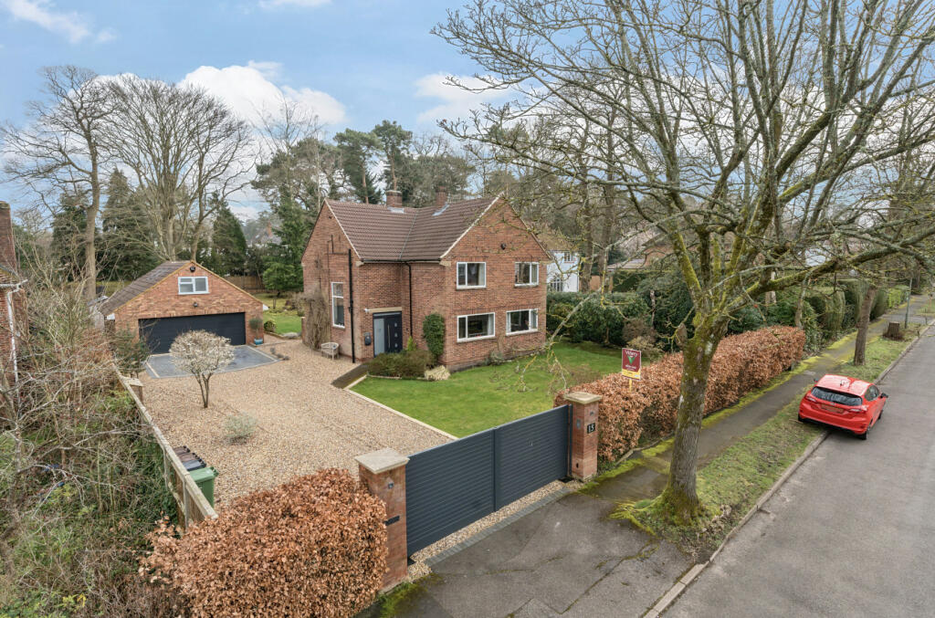 4 bedroom detached house for sale in Park Avenue, Camberley, GU15