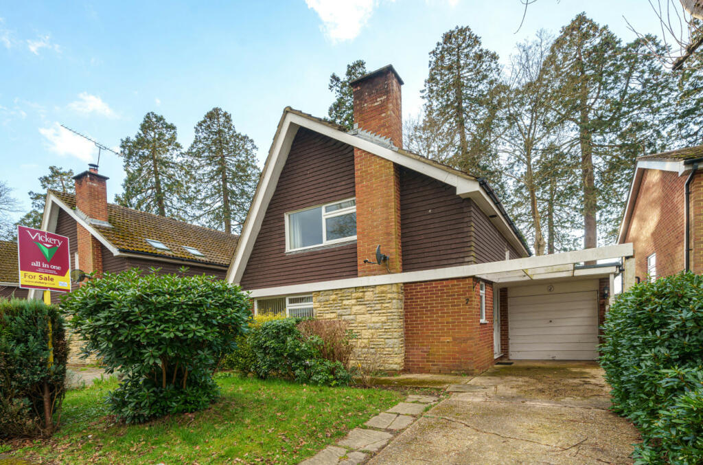 3 bedroom detached house for sale in Buttermere Drive, Camberley