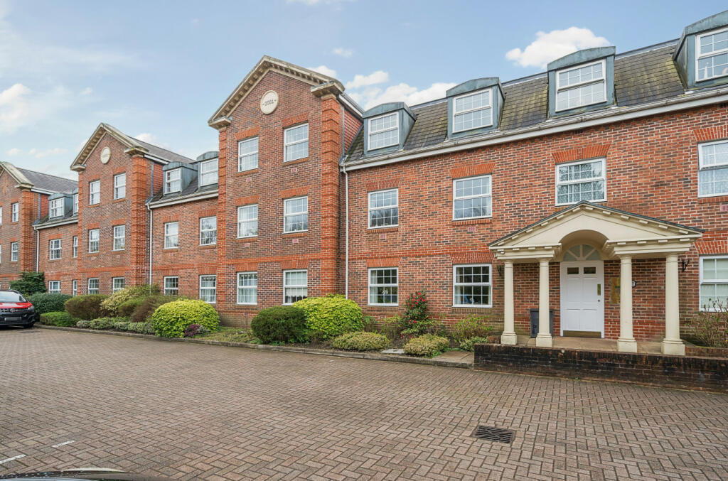 2 bedroom apartment for sale in London Road, Camberley, Surrey, GU15