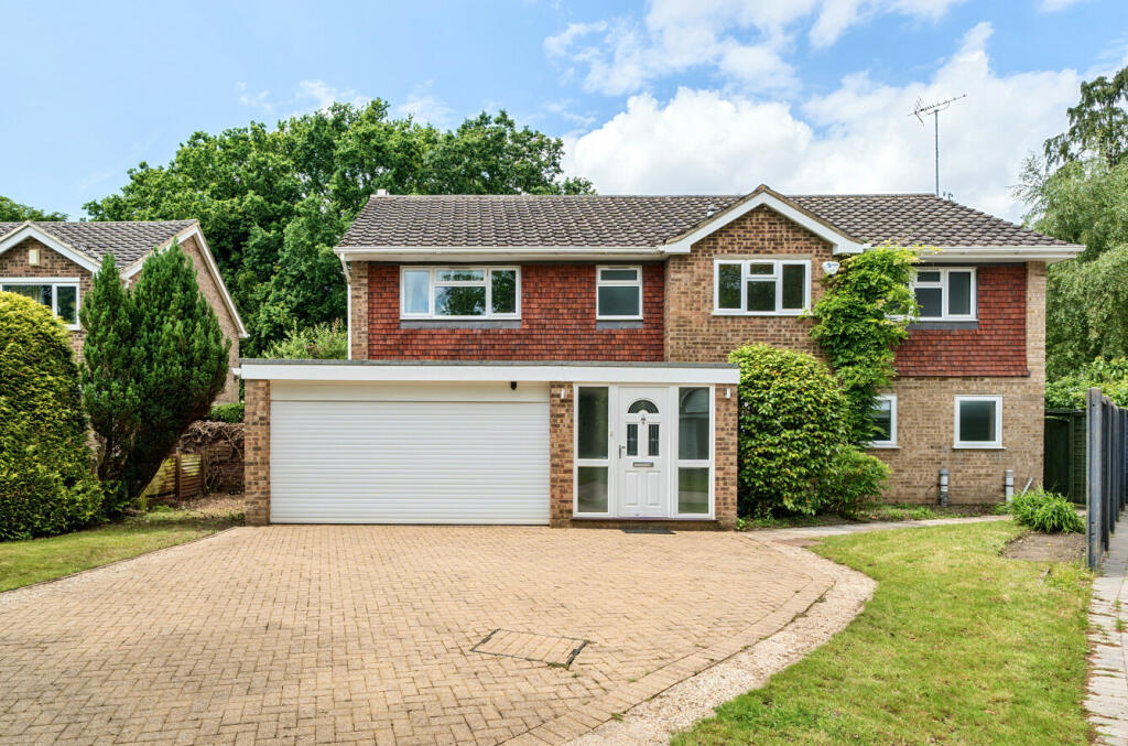 6 bedroom detached house for sale in Larchwood Glade, Camberley, Surrey