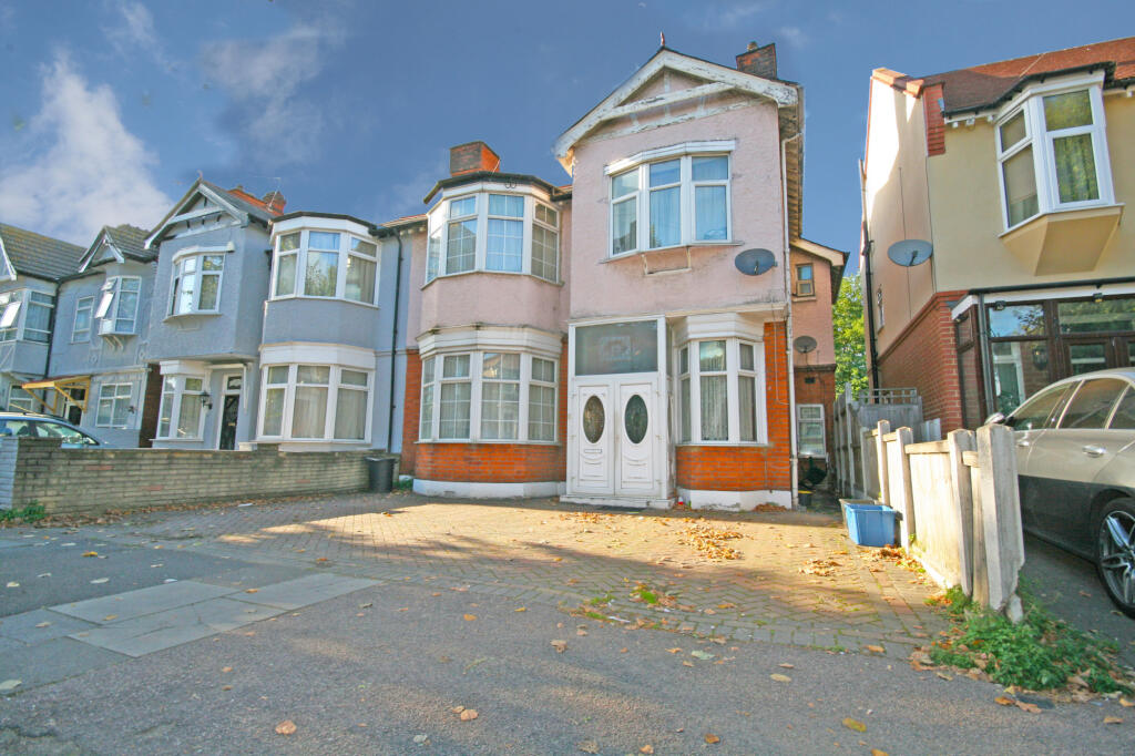 Main image of property: Park Avenue, Ilford, Essex, IG1