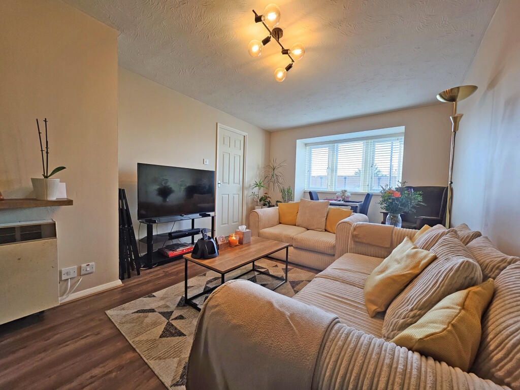 Main image of property: Ravenings Parade, Ilford, Greater London, IG3