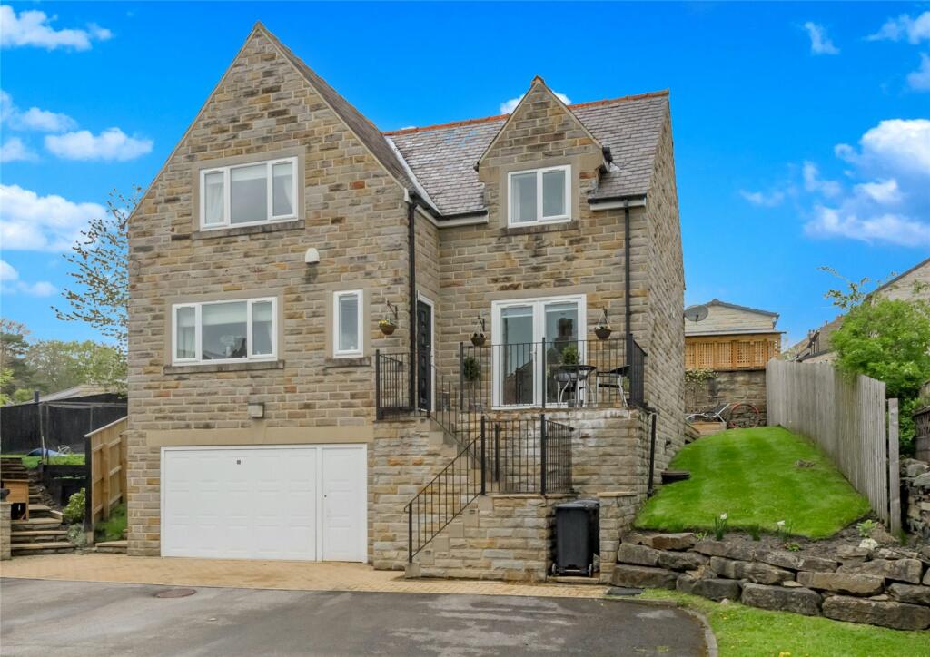 4 bedroom detached house for sale in Glencoe, Shelf, Halifax, HX3