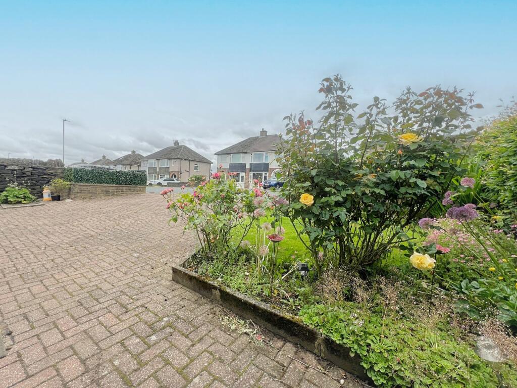 Additional property image - Highgate Grove, Clayton Heights, Bradford, BD13