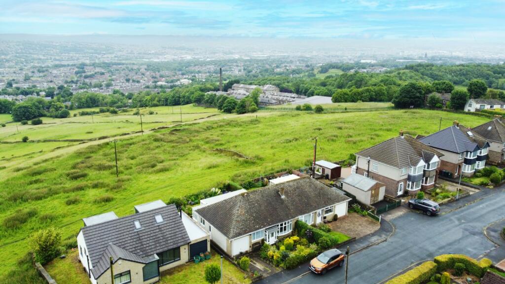 Additional property image - Highgate Grove, Clayton Heights, Bradford, BD13