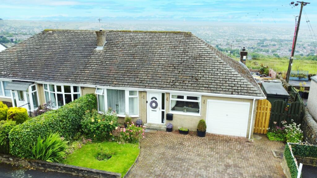 Additional property image - Highgate Grove, Clayton Heights, Bradford, BD13