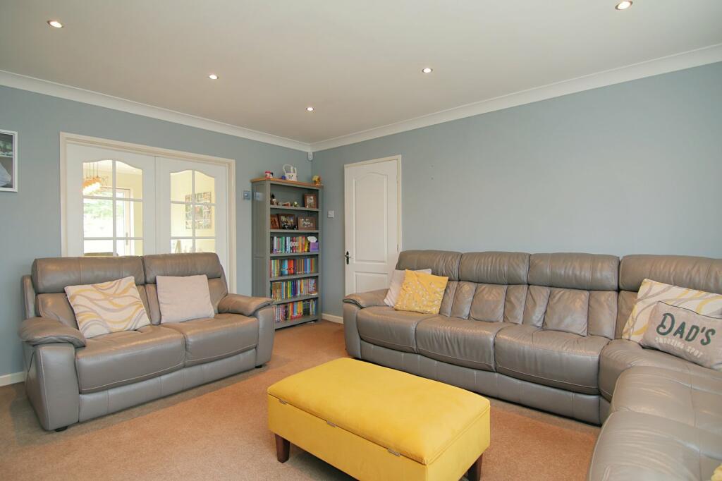 Additional property image - Roundhill Close, Queensbury, Bradford, BD13