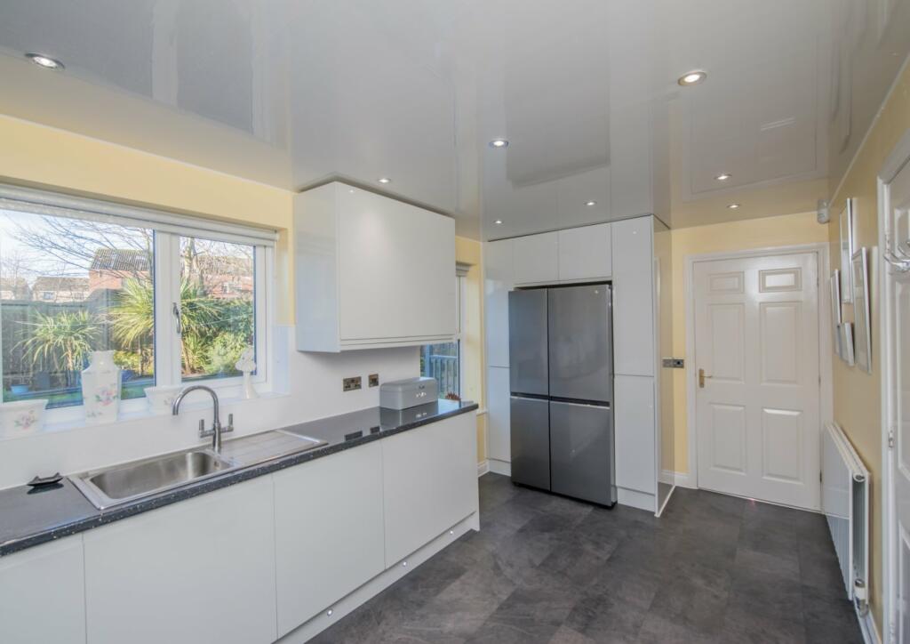 Additional property image - Winscar Avenue, Clayton Heights, Bradford, BD6