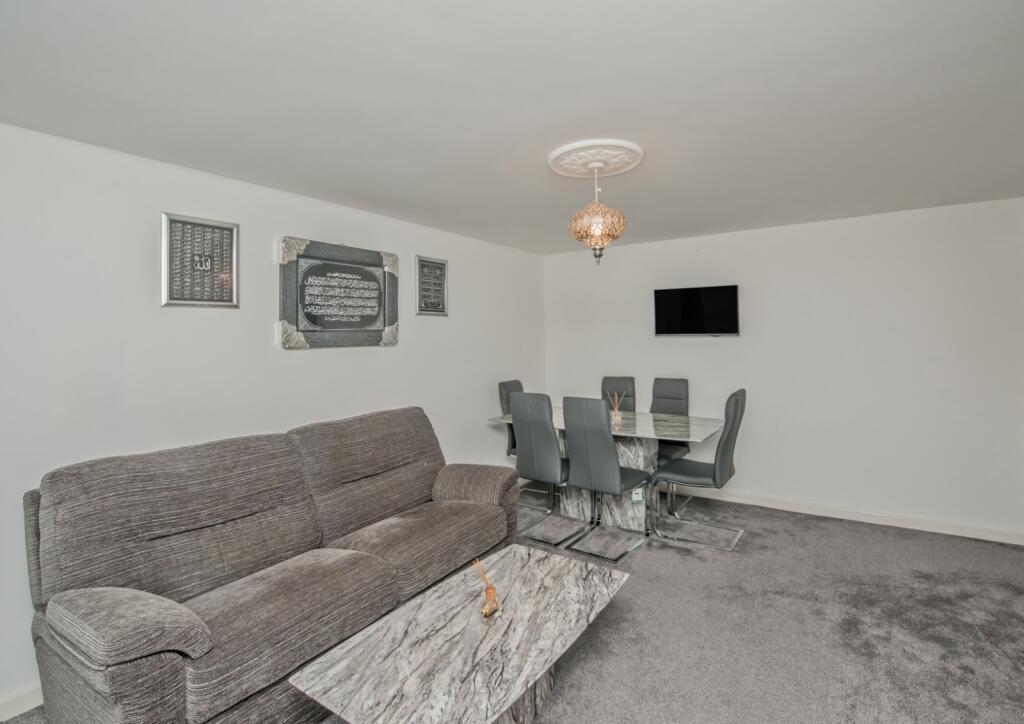 Additional property image - Glenrose Drive, Lidget Green, Bradford, BD7
