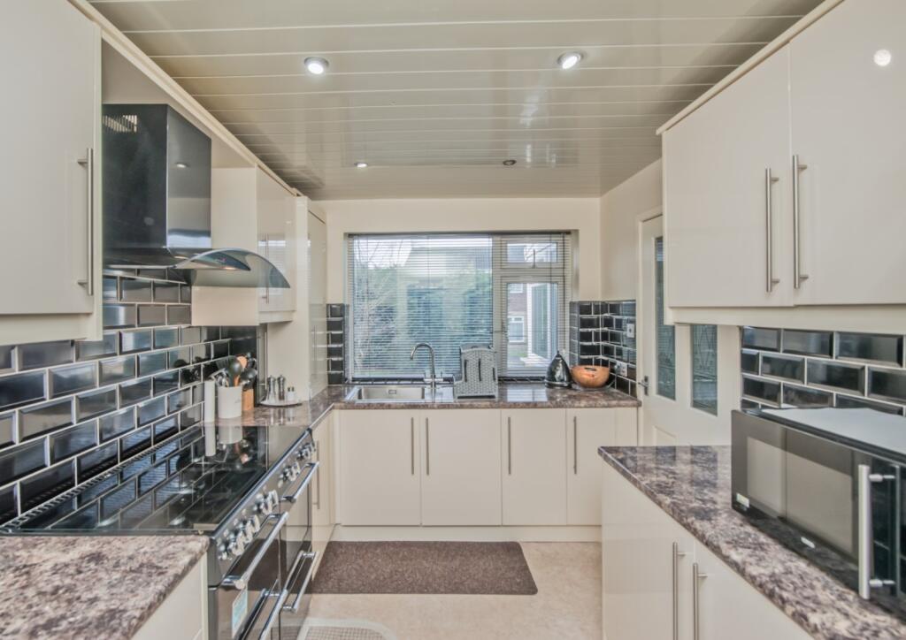 Additional property image - Glenrose Drive, Lidget Green, Bradford, BD7