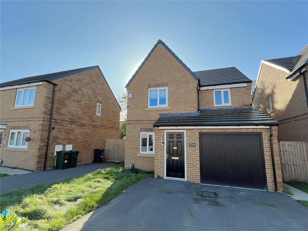 3 bedroom detached house for sale in Carrier Lane, Bradford, BD2