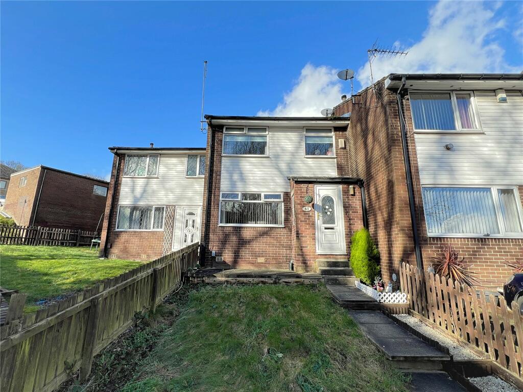 3 bedroom terraced house for sale in Park Road, Eccleshill, Bradford
