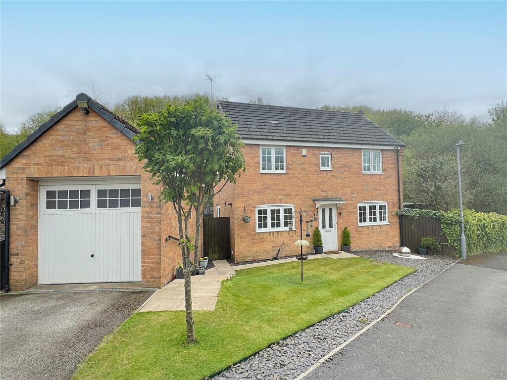 3 bedroom detached house for sale in Calderwood Close, Stonegarth