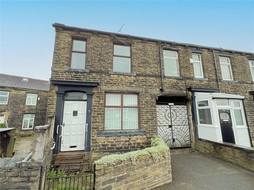2 bedroom terraced house for sale in Intake Road, Undercliffe, Bradford