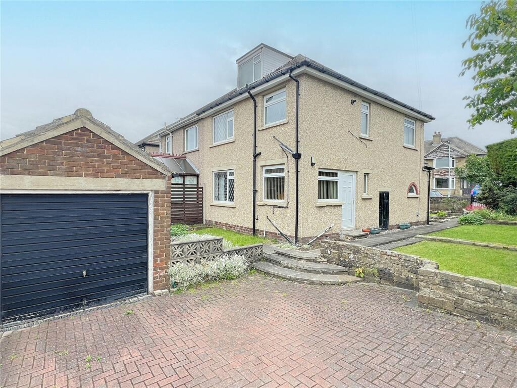 3 bedroom semidetached house for sale in Oakdale Road, Wrose, Shipley