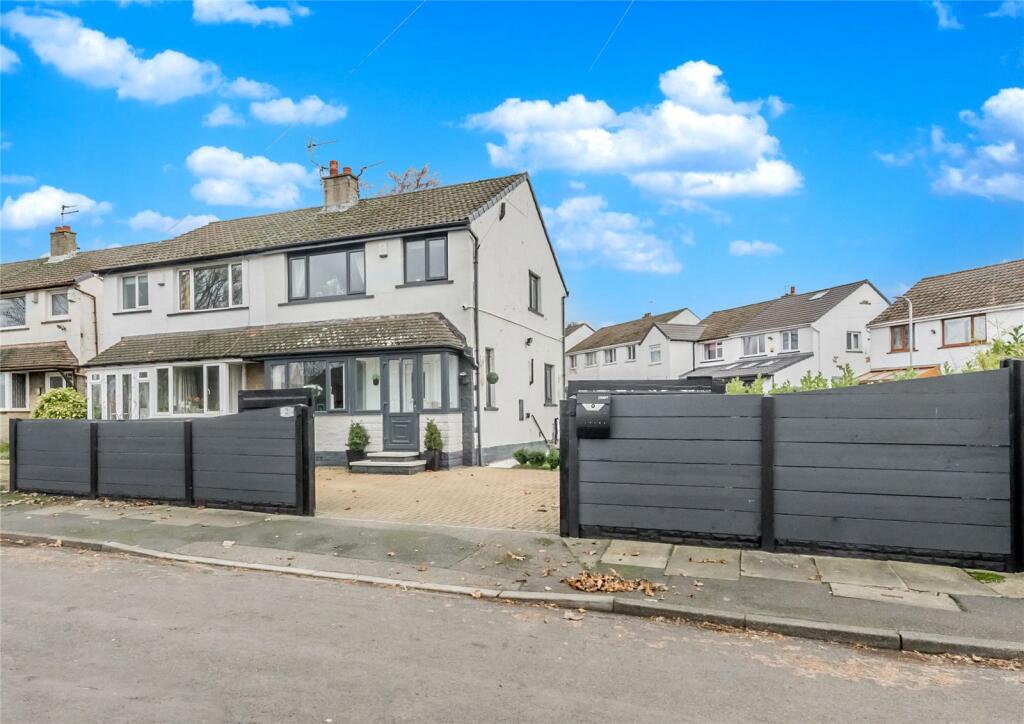 3 bedroom semidetached house for sale in Stead Road, East Bierley