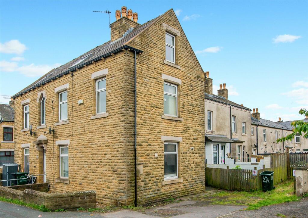 3 bedroom terraced house for sale in Dawson Lane, Tong Street, Bradford