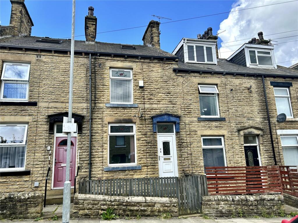 3 bedroom terraced house for sale in Rayleigh Street, East Bowling