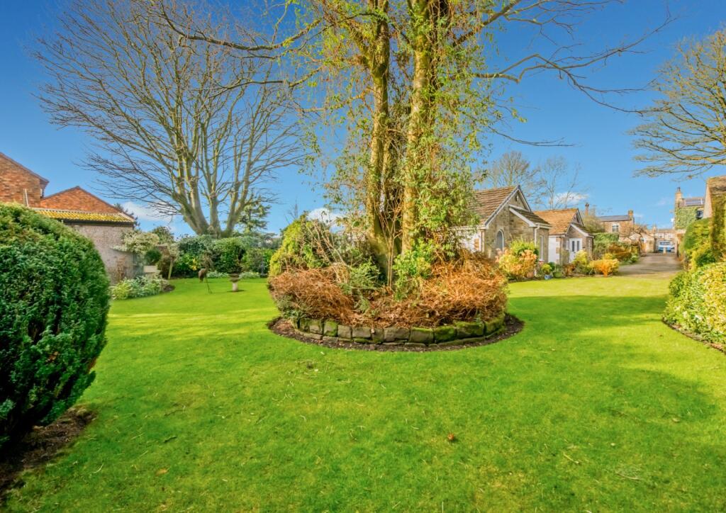 Additional property image - Moorlands Road, Birkenshaw, Bradford, West Yorkshire, BD11