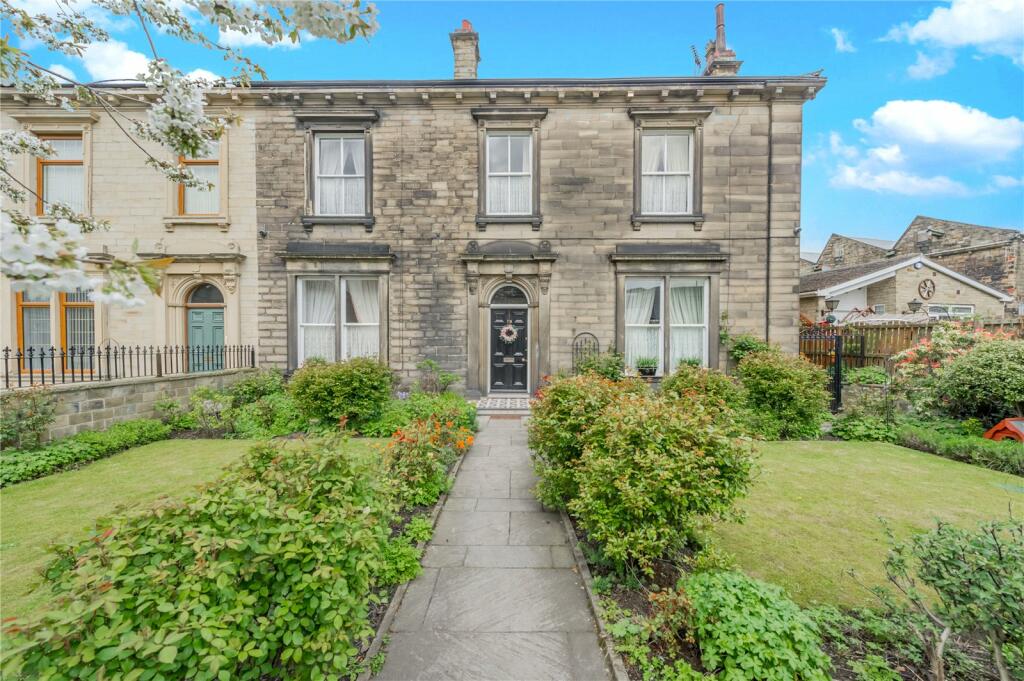4 bedroom semidetached house for sale in High Street, Heckmondwike