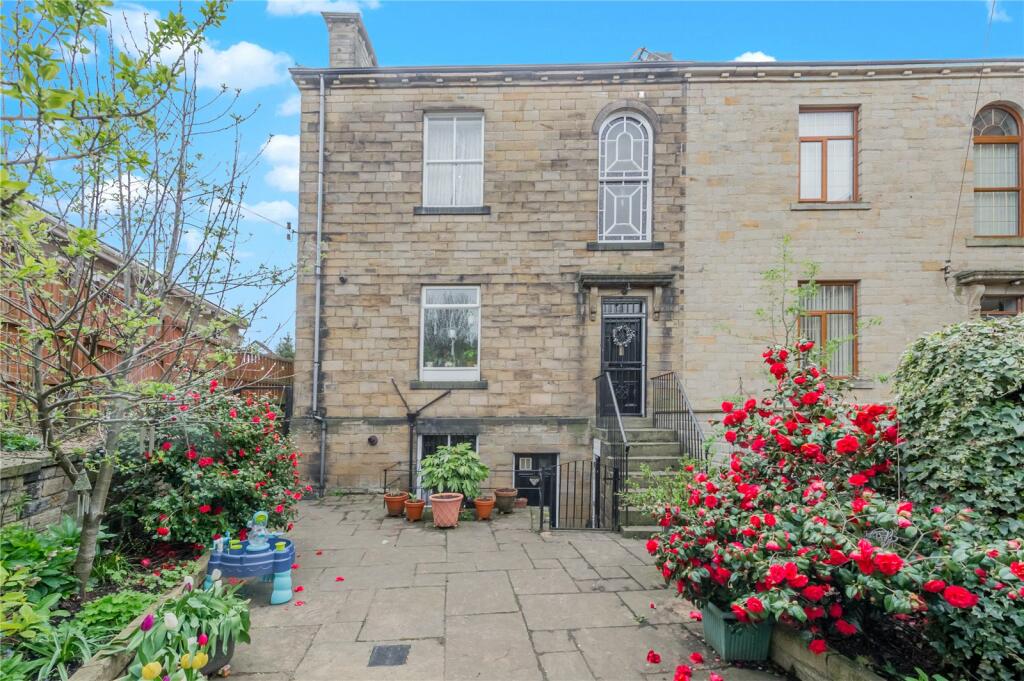 4 bedroom semidetached house for sale in High Street, Heckmondwike