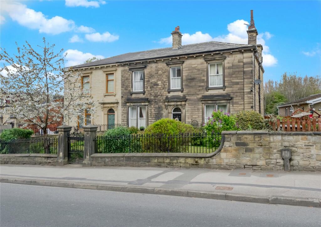 4 bedroom semidetached house for sale in High Street, Heckmondwike