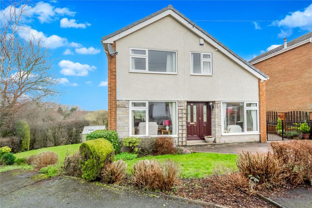 4 bedroom detached house for sale in Larkhill Avenue, Cleckheaton, West