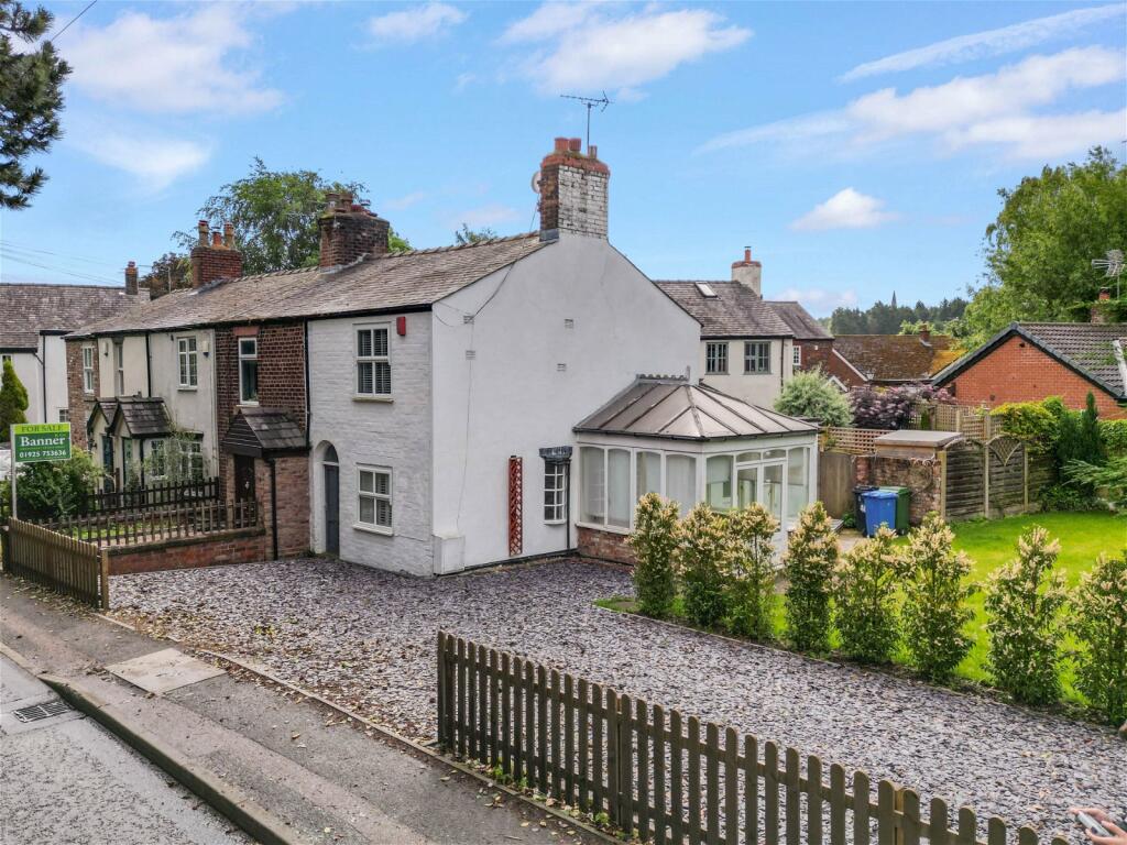 2 bedroom cottage for sale in Rush Green Road, Lymm, WA13