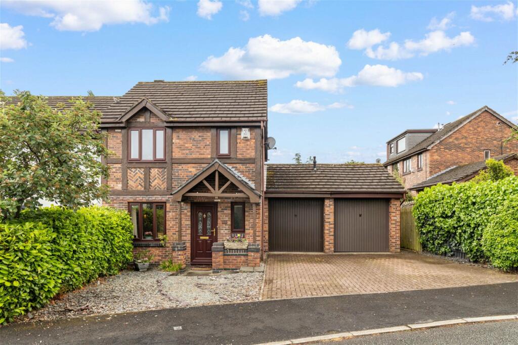 3 bedroom end of terrace house for sale in Ridgway Gardens, Lymm WA13