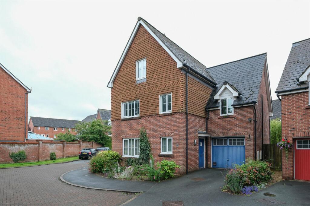 6 bedroom detached house for sale in Longcroft Place, Lymm WA13 9UD, WA13