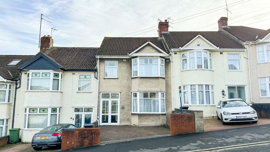 3 bedroom terraced house for sale in Aylesbury Crescent, Bedminster