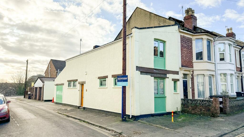 2 bedroom end of terrace house for sale in Kingston Road, Southville, Bristol, BS3