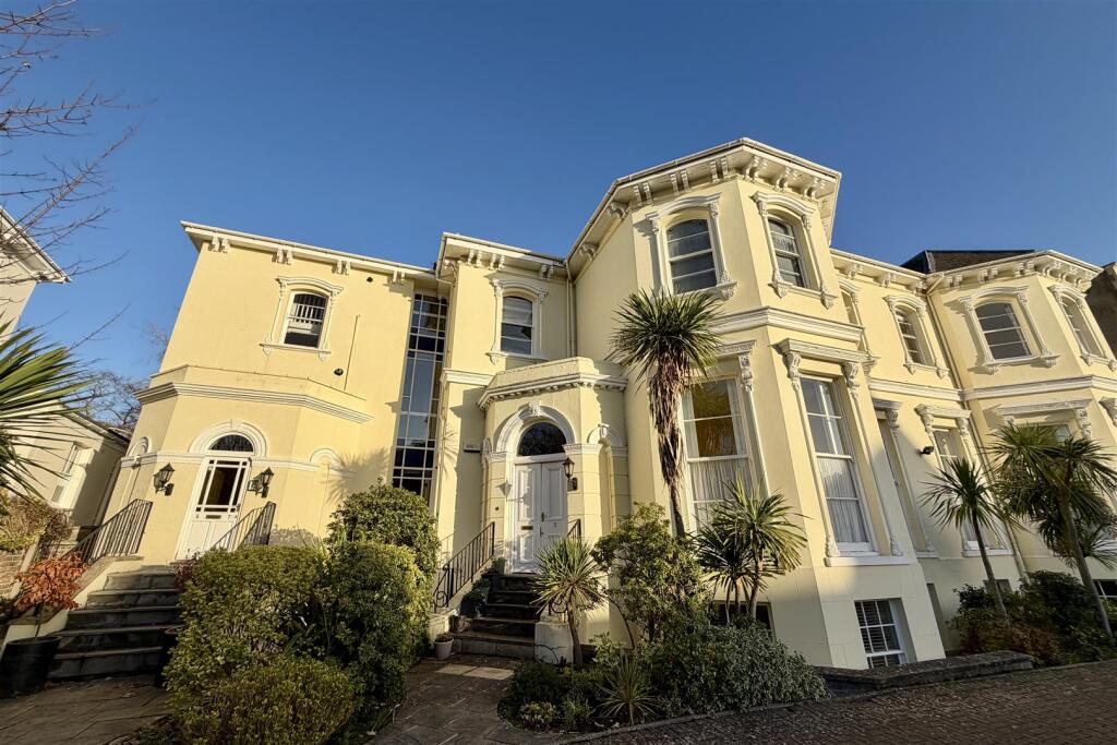 Main image of property: Victoria Mansions, Malvern Road, Cheltenham, GL50 2JH