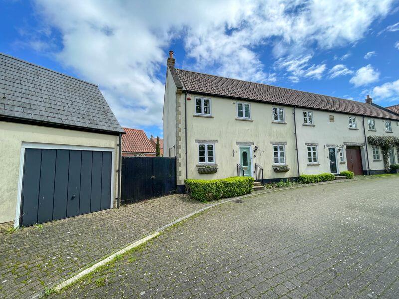 3 bedroom end of terrace house for sale in Chestnut Parade, Shepton