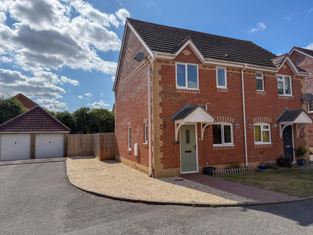 Main image of property: Meadowsweet Close, Thatcham, RG18